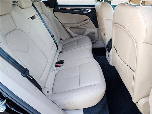 Used 2023 Porsche Macan S image 19