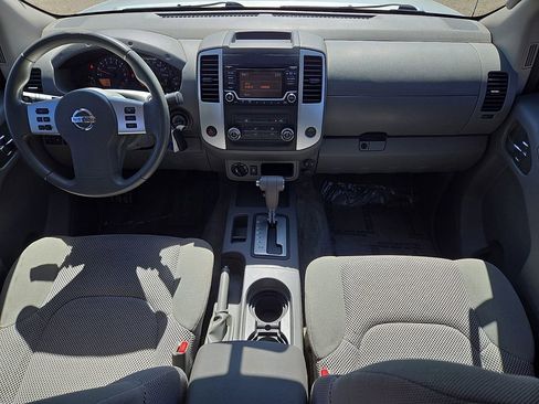 Used 2017 Nissan Frontier SV image 16