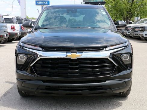 Used 2025 Chevrolet TrailBlazer LS w/ LS Convenience Package FWD image 3