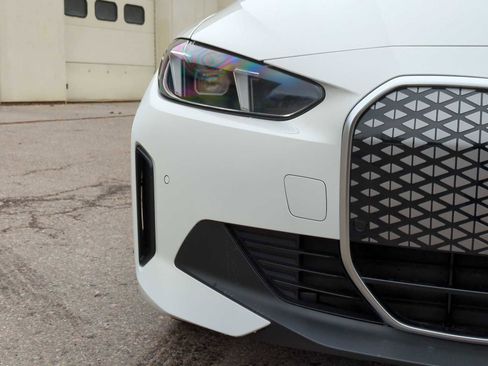 Used 2025 BMW i4 xDrive40i w/ Premium Package image 11