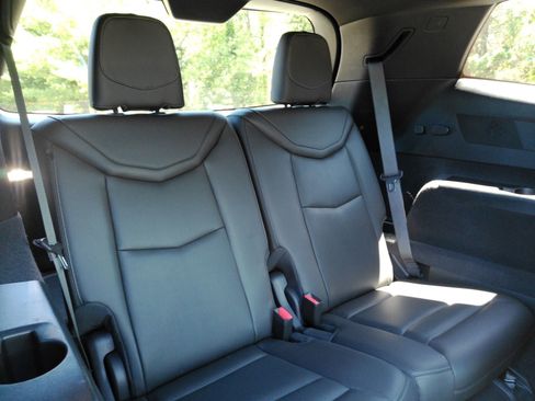 Used 2025 Cadillac XT6 Premium Luxury AWD/4WD image 17