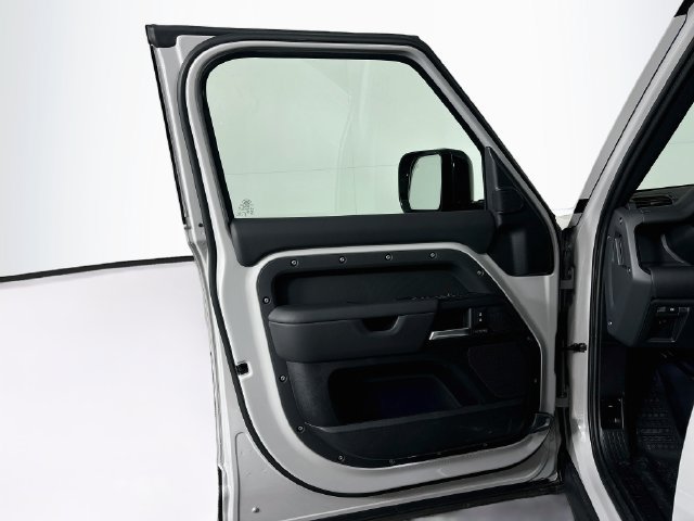New 2026 Land Rover Defender 110 X-Dynamic SE AWD/4WD image 11