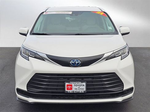 Used 2021 Toyota Sienna LE image 8