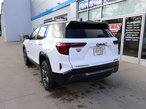 New 2026 GMC Terrain AT4 w/ LPO, Black Badging Package AWD/4WD image 8
