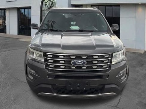 Used 2017 Ford Explorer XLT FWD image 8