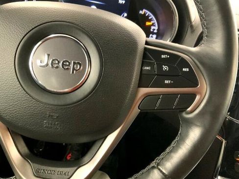 Used 2019 Jeep Grand Cherokee Overland image 25