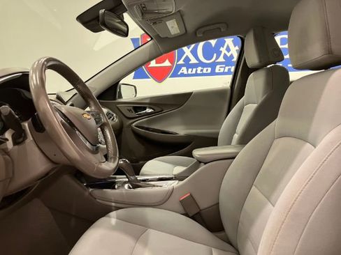 Used 2018 Chevrolet Malibu LT w/ Driver Confidence Package image 24