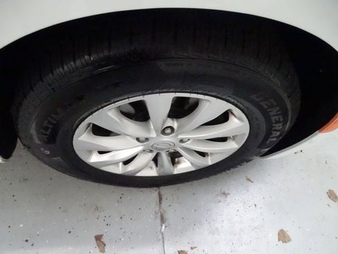 Used 2019 Chrysler Pacifica Touring-L image 27