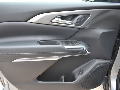 New 2026 Chevrolet Traverse LT w/ Driver Confidence Package FWD image 11