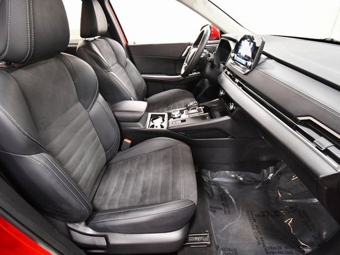 Used 2024 Mitsubishi Outlander SE image 17