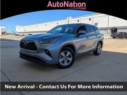 Used 2022 Toyota Highlander LE