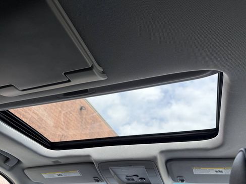 Used 2018 Chevrolet Tahoe Premier AWD/4WD image 27