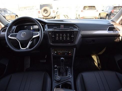 Certified 2022 Volkswagen Tiguan SE image 7