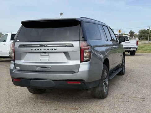 Used 2024 Chevrolet Suburban Z71 w/ Luxury Package AWD/4WD image 5