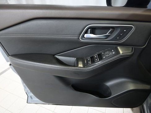 Used 2021 Nissan Rogue SL w/ Premium Package image 22