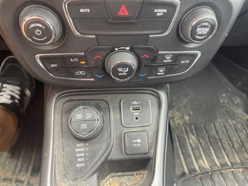Used 2020 Jeep Compass Trailhawk AWD/4WD image 26