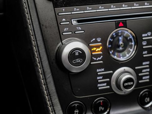 Used 2009 Aston Martin V8 Vantage Convertible image 69