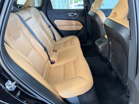 Used 2020 Volvo XC60 T5 Momentum w/ Protection Package Premier FWD image 29