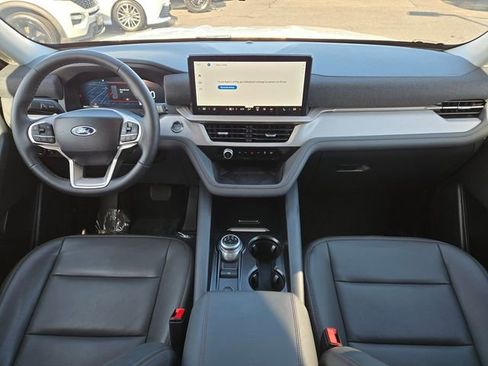 Certified 2025 Ford Explorer Active w/ Active Comfort Package AWD/4WD image 9