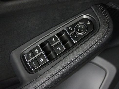 Certified 2026 Porsche Macan AWD/4WD image 15