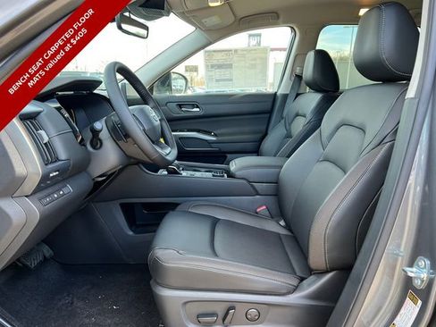 New 2026 Nissan Pathfinder SL image 3