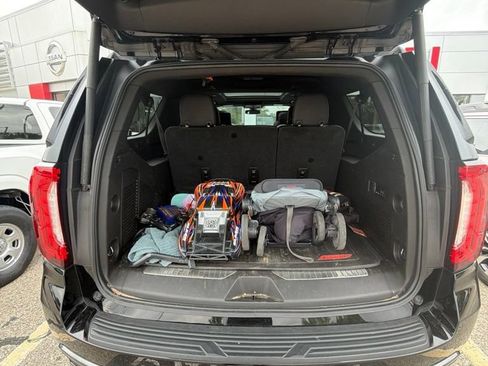 Used 2021 GMC Yukon XL AT4 w/ AT4 Premium Plus Package AWD/4WD image 14