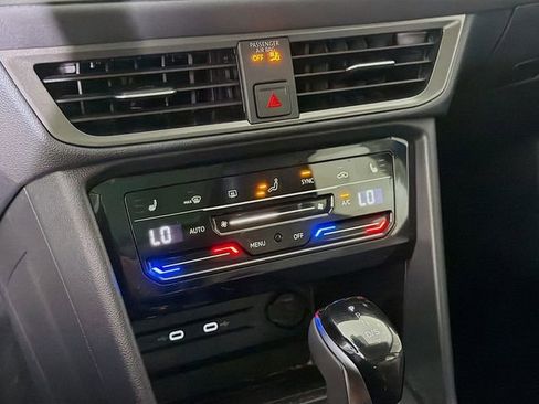 New 2025 Volkswagen Taos SE image 17