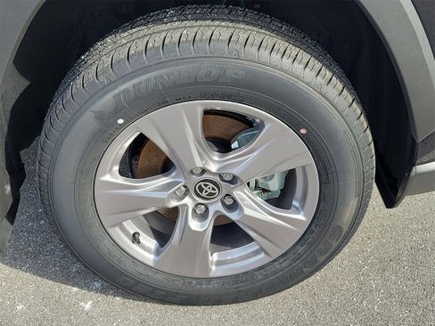 Used 2025 Toyota RAV4 XLE image 5