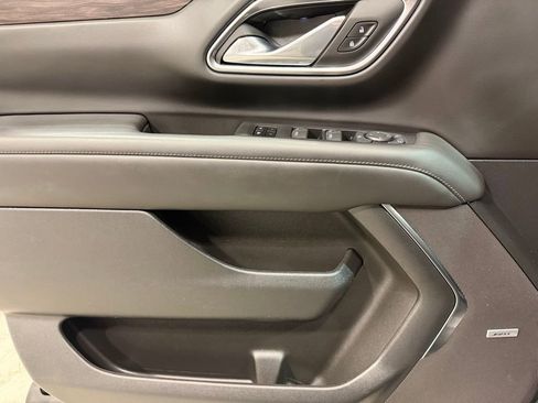 Used 2024 Chevrolet Suburban LT image 24