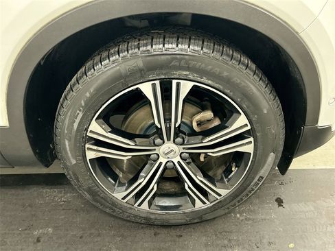 Used 2022 Volvo XC40 T5 Inscription w/ Advanced Package image 8