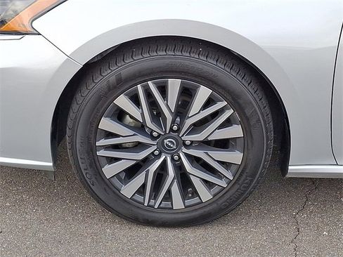 Used 2024 Nissan Altima 2.5 SV image 28