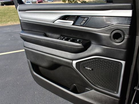 Used 2025 Jeep Wagoneer 4WD w/ Convenience Group I image 28