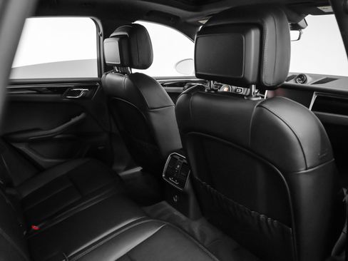 Certified 2025 Porsche Macan AWD/4WD image 22