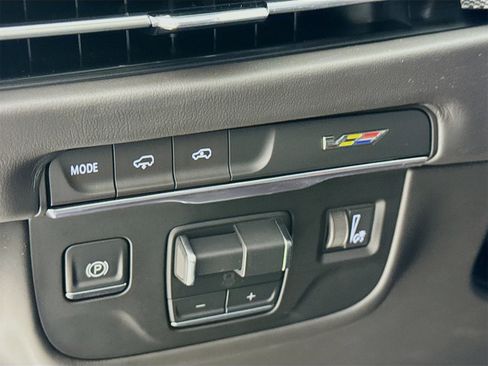 Used 2025 Cadillac Escalade V image 11