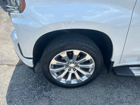 Used 2022 Chevrolet Silverado 1500 High Country w/ Technology Package AWD/4WD image 10