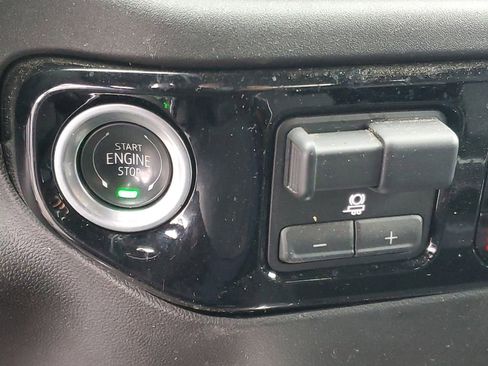 Used 2025 Chevrolet Silverado 2500 LTZ w/ LTZ Plus Package image 17