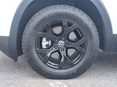 Used 2025 Volkswagen Atlas Peak Edition SE AWD/4WD image 5