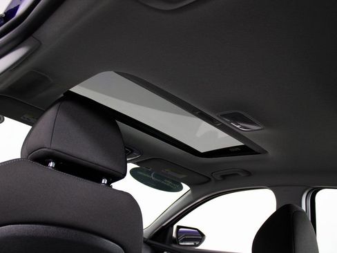 Certified 2025 Hyundai Elantra SEL image 19