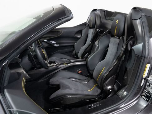 Used 2022 Ferrari SF90 Spider image 5