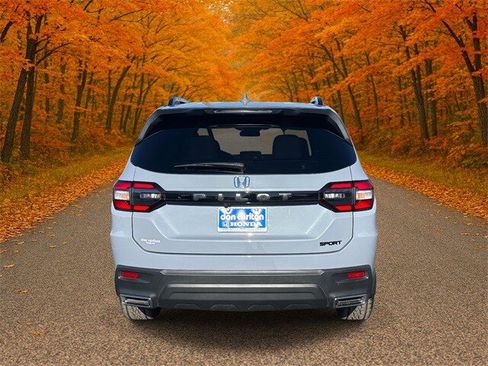 Certified 2025 Honda Pilot Sport image 5
