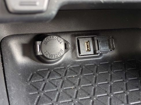 Used 2021 Toyota RAV4 XLE AWD/4WD image 21