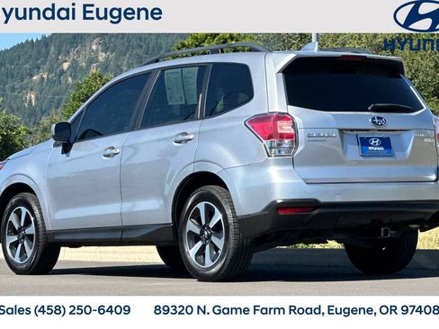 Used 2017 Subaru Forester 2.5i Premium w/ All-Weather Package AWD/4WD image 6