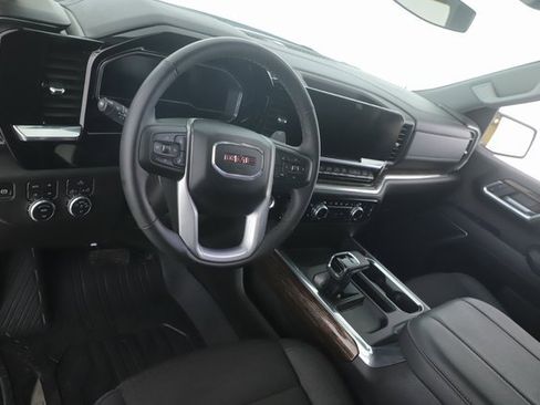 Used 2025 GMC Sierra 1500 Elevation image 17