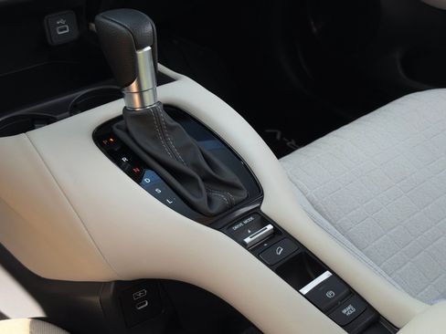 Used 2025 Honda HR-V LX image 25
