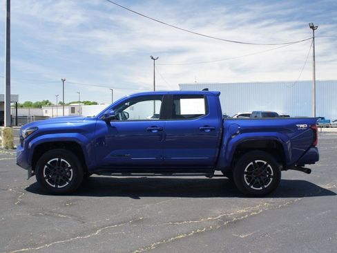 Used 2024 Toyota Tacoma TRD Sport w/ TRD Sport Premium Package RWD image 13