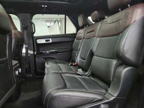 Used 2022 Ford Explorer Platinum w/ Technology Package image 23