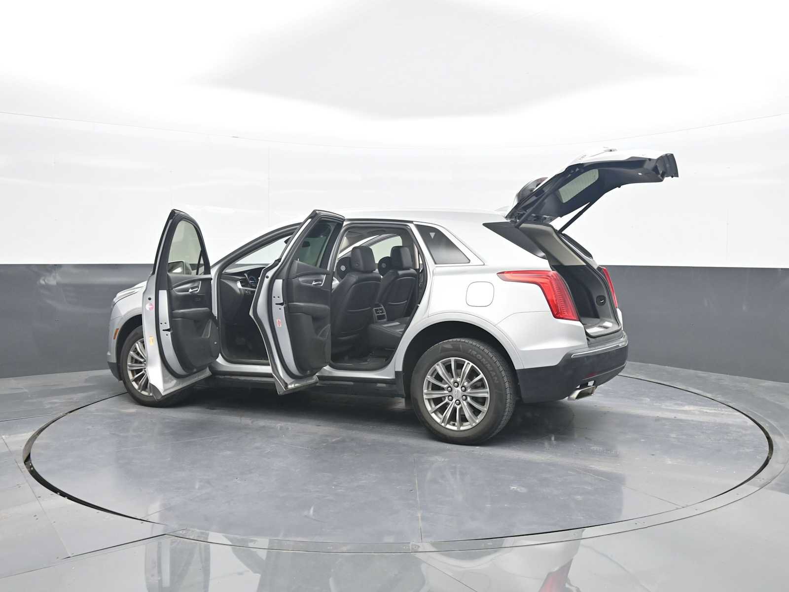 Used 2017 Cadillac XT5 Luxury w/ Driver Awareness Package AWD/4WD image 52