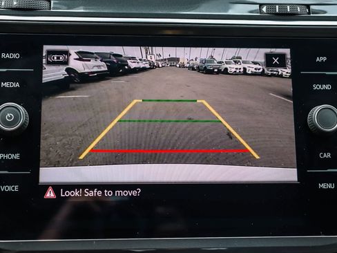 Used 2022 Volkswagen Tiguan SE image 24