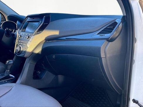 Used 2017 Hyundai Santa Fe Sport image 17