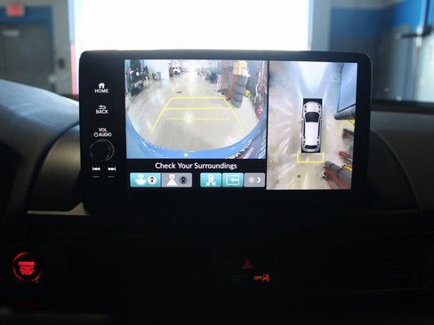 Used 2025 Honda Pilot TrailSport image 31